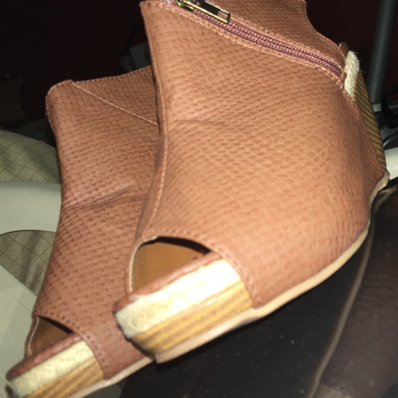 Cool Open Toe Booties - Picture 7 of 12